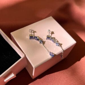 Mavi Taşlı Sallantı Küpe