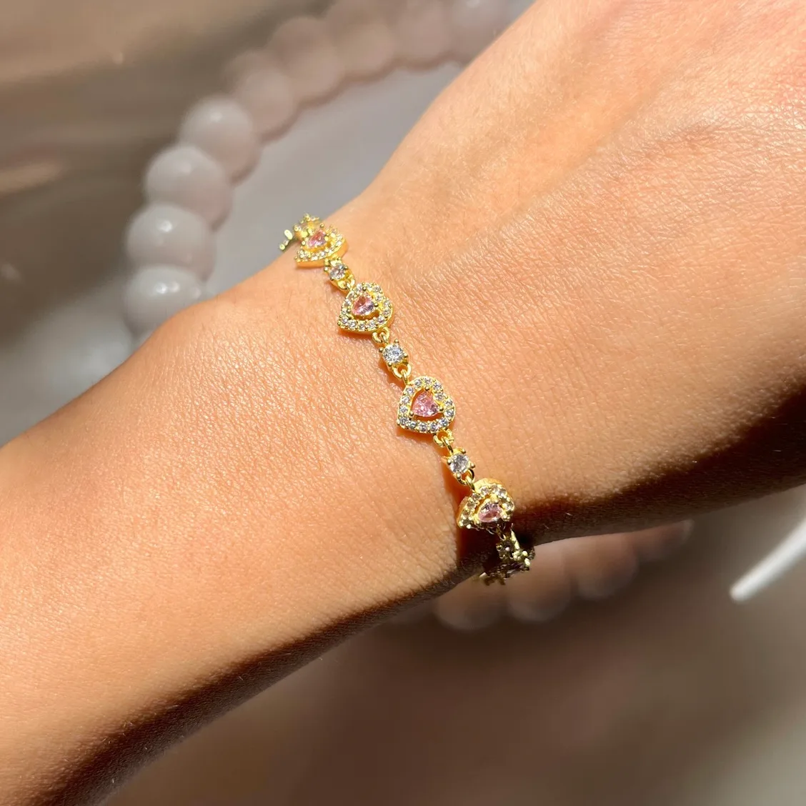 Kalpli bileklik pembe taşlı (gold) minimal
