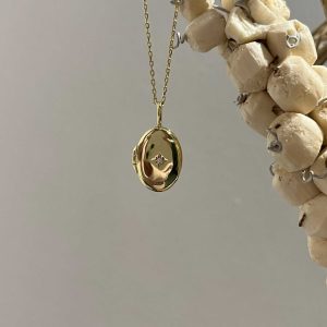 Minimal Oval Kapaklı Kolye